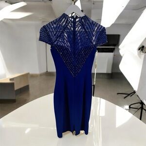 Chic Women's Blue Dress with Lace Detail